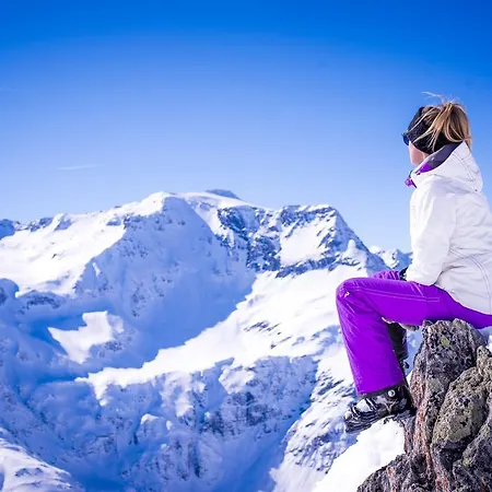 Stylish Living Apartment *